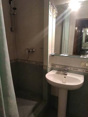 Фото номера Двухместный номер с 2 отдельными кроватями и душем Отель Jolki-Palki Hotel г. Кременчуг 3